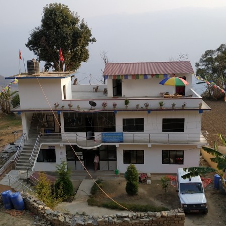 5만 주민의 유일한 병원, 네팔 수나빠띠 비와사 자선병원에 의약품을 지원하였습니다.
